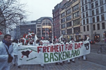 Demo am Hackeschen Markt zum Cervantes Institut, Berlin 2004