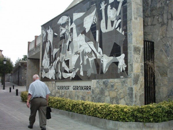 Basken fordern dass Madrid Picassos Guernica nach Gernika verlagert Basken fordern dass Madrid Picassos Guernica nach Gernika verlagert