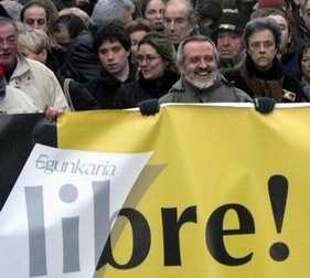 Egunkaria - Demo Bilbo Txema Auzmendi - Dez 2009 - Ralf Streck Egunkaria - Demo Bilbo Txema Auzmendi - Dez 2009 - Ralf Streck